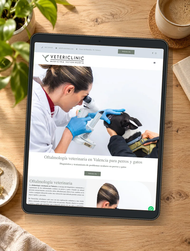 Web de Vetericlinic, clínica veterinaria en Valencia, diseñada por Sergio Zeus